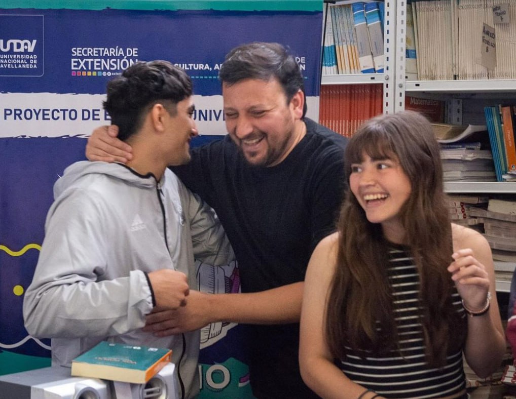 Santalla logró que los chicos no usen celulares en las aulas mientras&nbsp;estudian