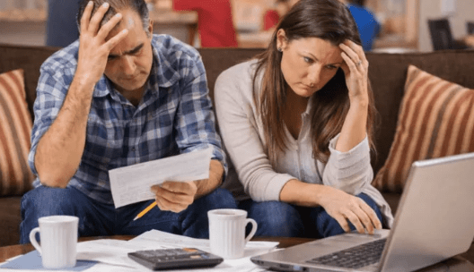 La oposición propone un plan de créditos para aliviar el endeudamiento&nbsp;familiar