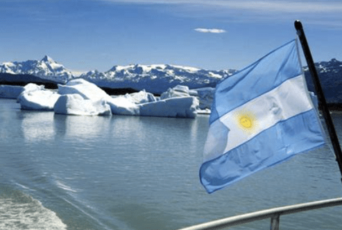 Rechazo a la reforma de Glaciares: entregaron más de 67 mil firmas en Diputados